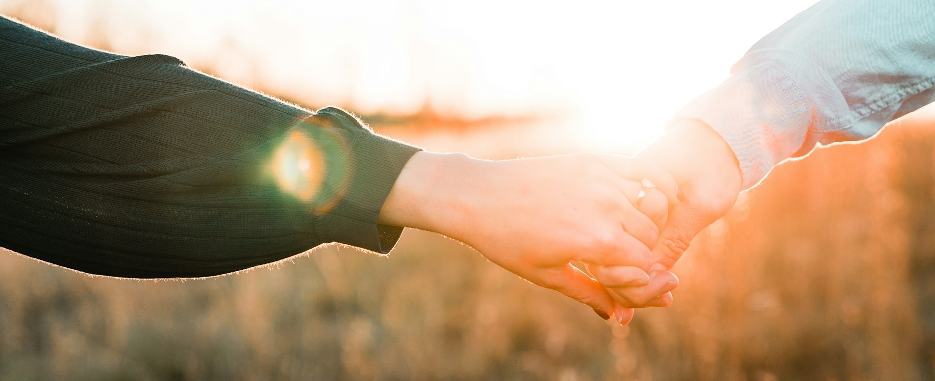 Прикосновения могут уменьшить боль, депрессию и тревогу