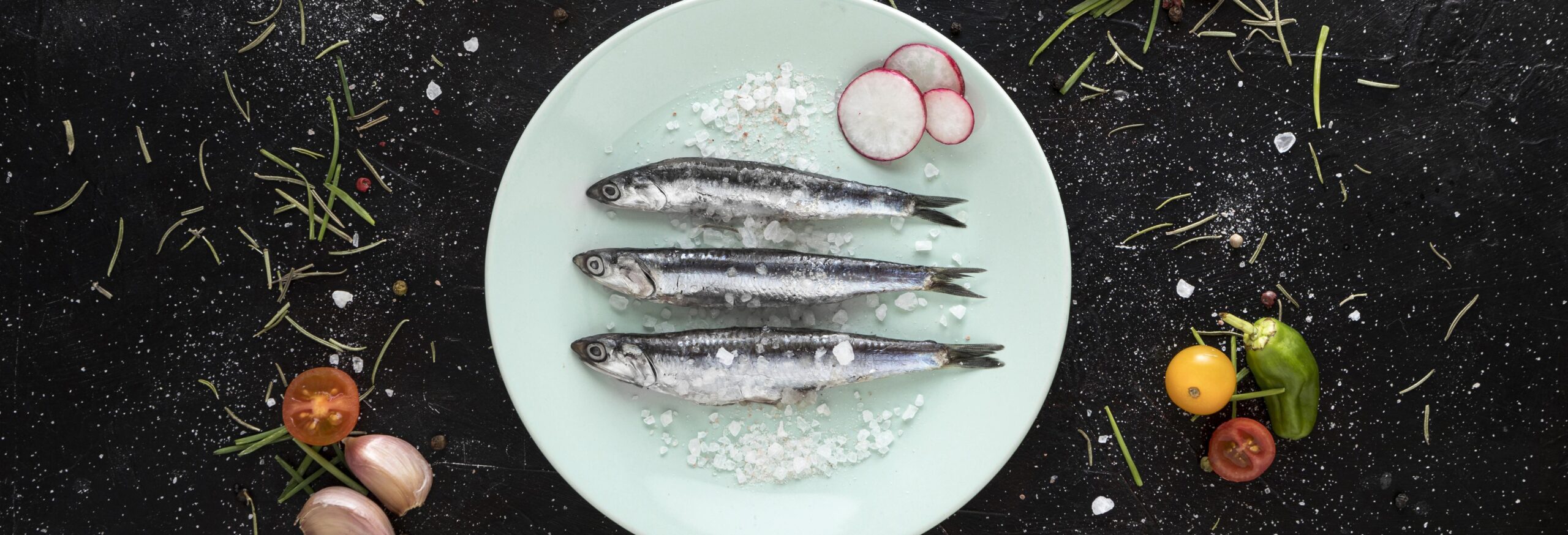 Употребление мелкой рыбы связали с долгожительством