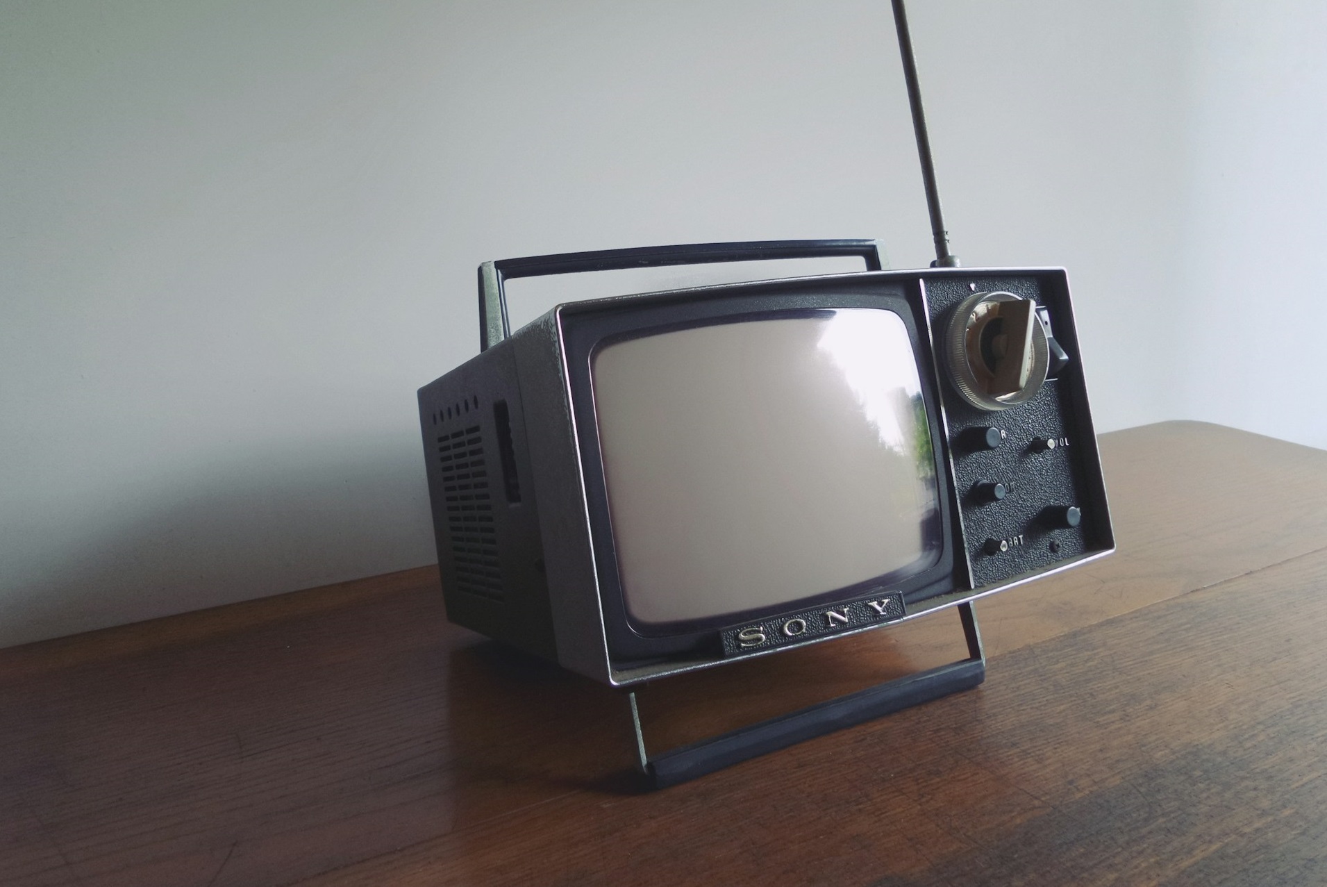 Чрезмерный просмотр телевизора в молодости повышает риск инфаркта в старости