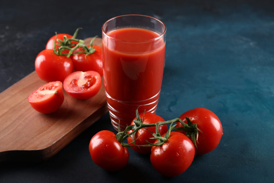 Tomato-soy juice reduces the level of inflammatory markers